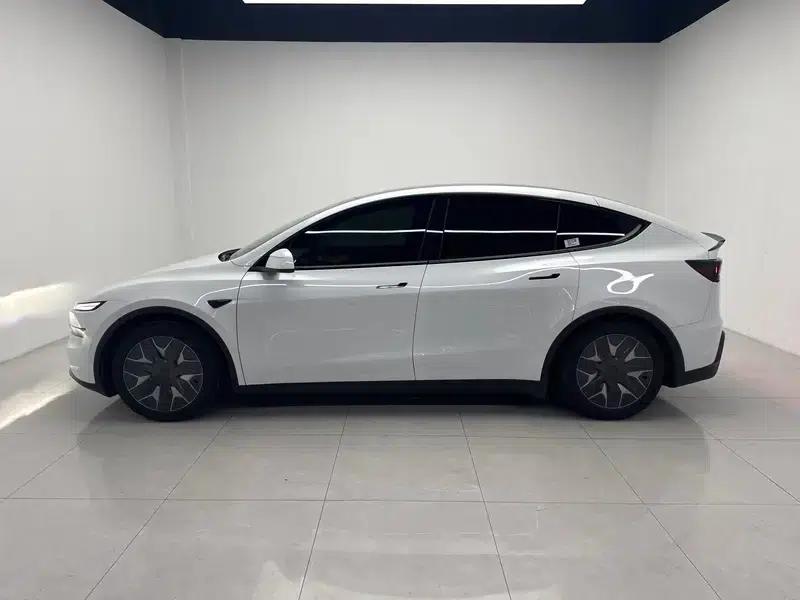Model Y L 2026 Standard Edition — миниатюра 4