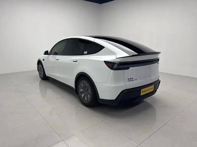 Model Y L 2026 Standard Edition — миниатюра 5