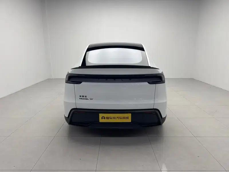 Model Y L 2026 Standard Edition — миниатюра 6