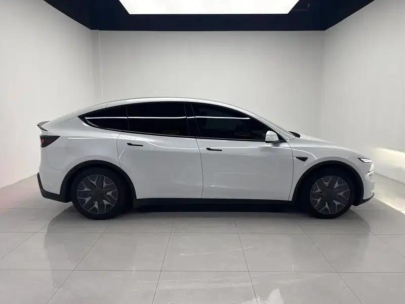 Model Y L 2026 Standard Edition — миниатюра 8