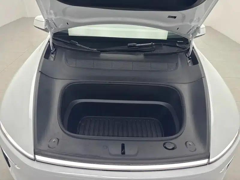 Model Y L 2026 Standard Edition — миниатюра 10