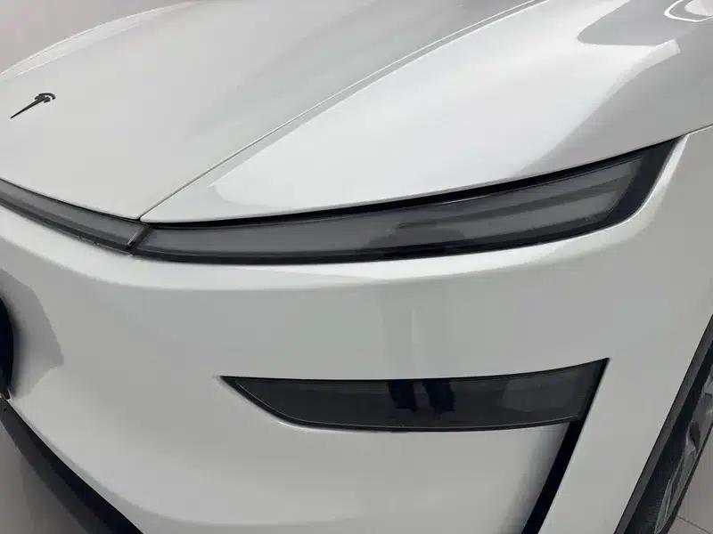 Model Y L 2026 Standard Edition — миниатюра 12