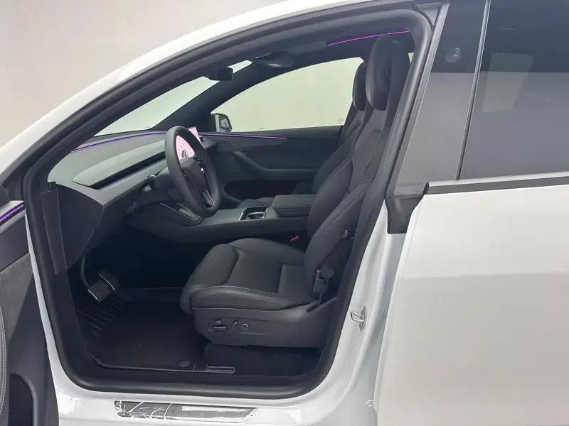 Model Y L 2026 Standard Edition — миниатюра 17