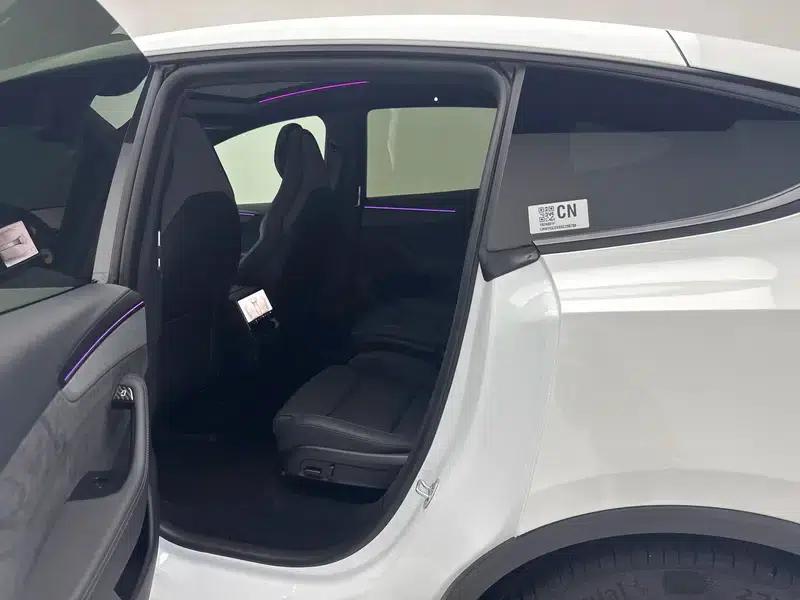 Model Y L 2026 Standard Edition — миниатюра 18