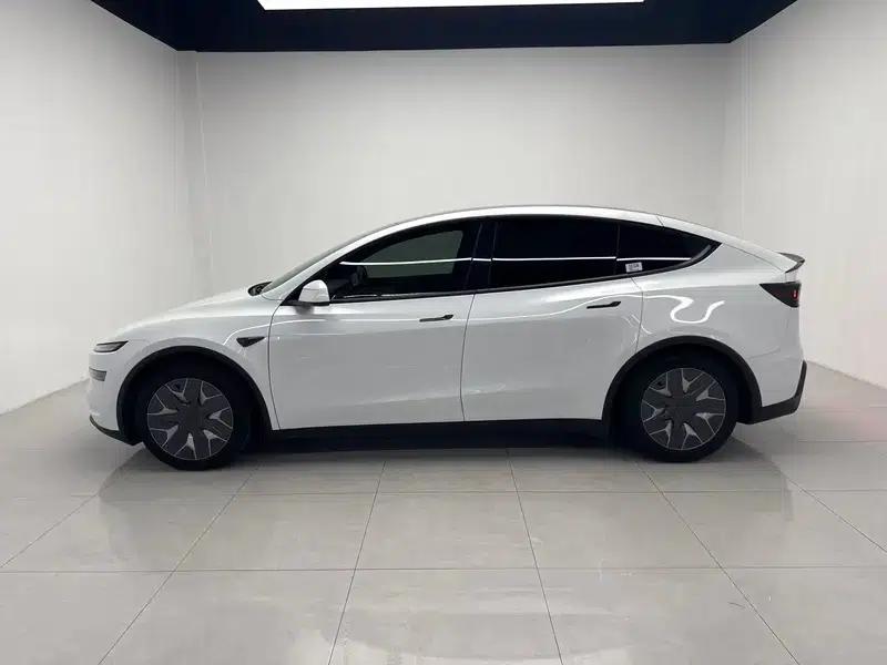 Model Y L 2026 Standard Edition — миниатюра 4
