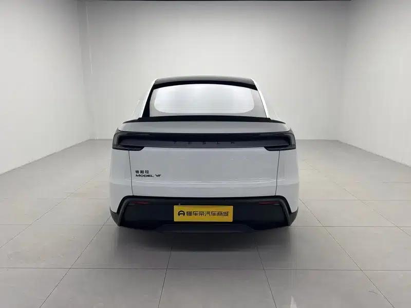 Model Y L 2026 Standard Edition — миниатюра 6