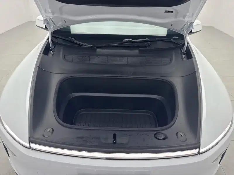 Model Y L 2026 Standard Edition — миниатюра 10