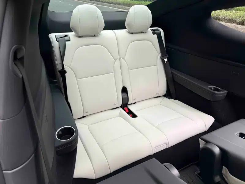 Model Y L 2025 All-Wheel Drive 6-Seat Pure Electric Factory Custom Edition — миниатюра 15