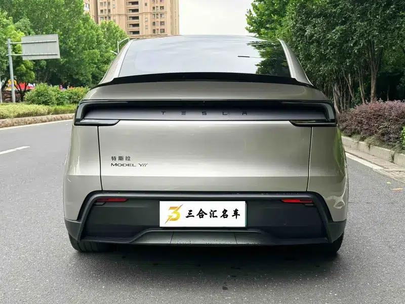 Model Y L 2025 All-Wheel Drive 6-Seat Pure Electric Factory Custom Edition — миниатюра 4