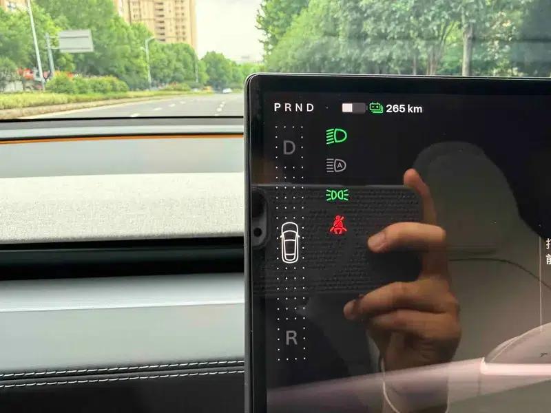 Model Y L 2025 All-Wheel Drive 6-Seat Pure Electric Factory Custom Edition — миниатюра 8
