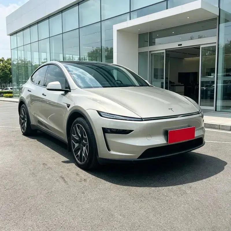 Model Y L 2026 Standard Edition — миниатюра 3