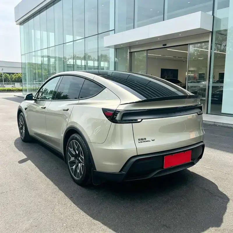 Model Y L 2026 Standard Edition — миниатюра 4