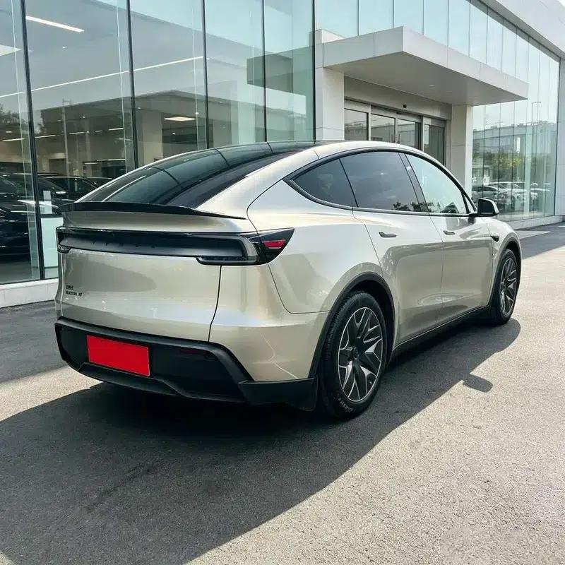 Model Y L 2026 Standard Edition — миниатюра 6
