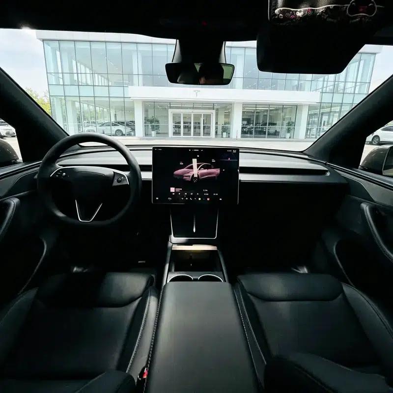 Model Y L 2026 Standard Edition — миниатюра 8