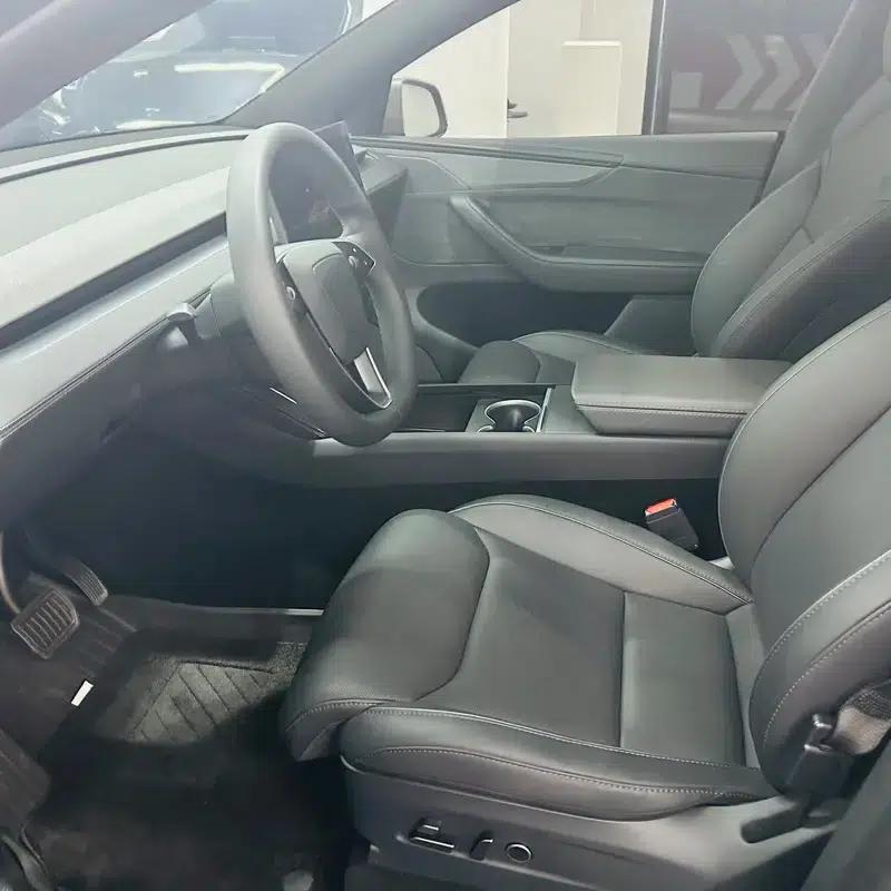 Model Y L 2026 Standard Edition — миниатюра 10