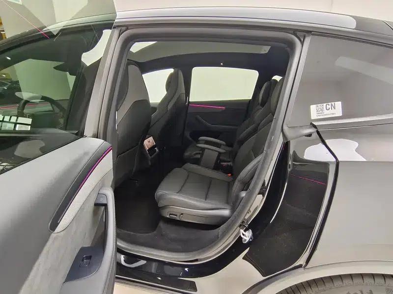 Model Y L 2026 Standard Edition — миниатюра 18