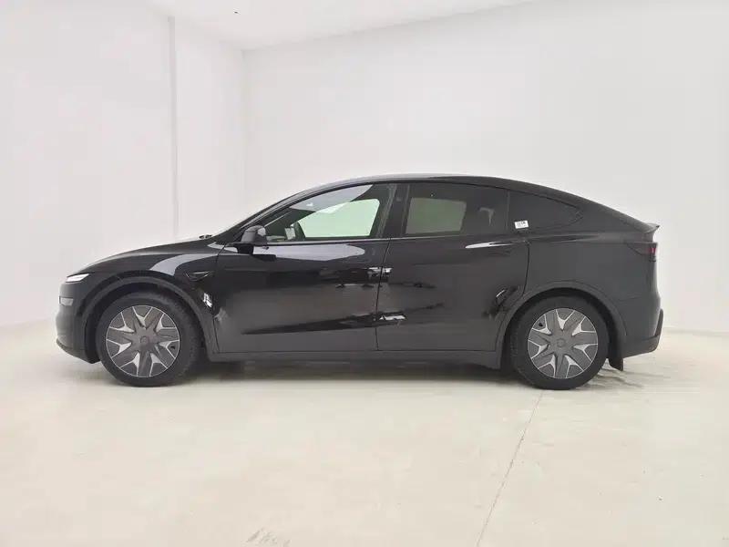 Model Y L 2026 Standard Edition — миниатюра 4