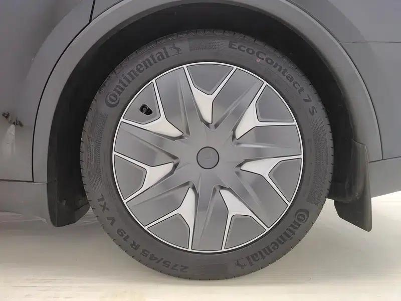Model Y L 2026 Standard Edition — миниатюра 9
