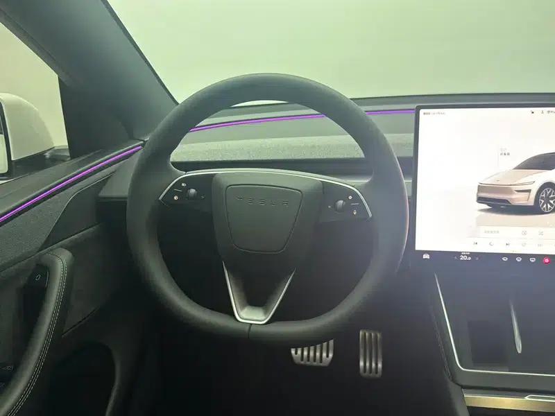 Model Y L 2026 Standard Edition — миниатюра 16