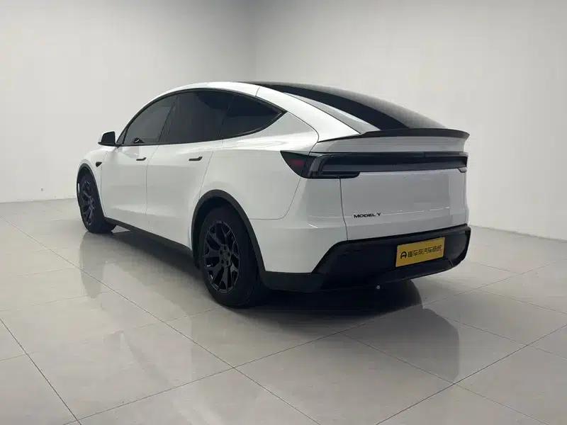 Model Y L 2026 Standard Edition — миниатюра 5