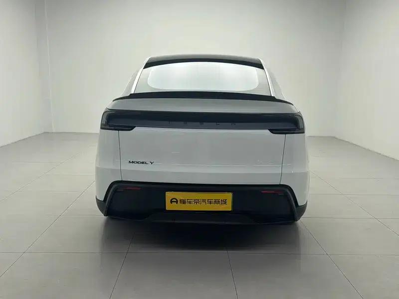 Model Y L 2026 Standard Edition — миниатюра 6