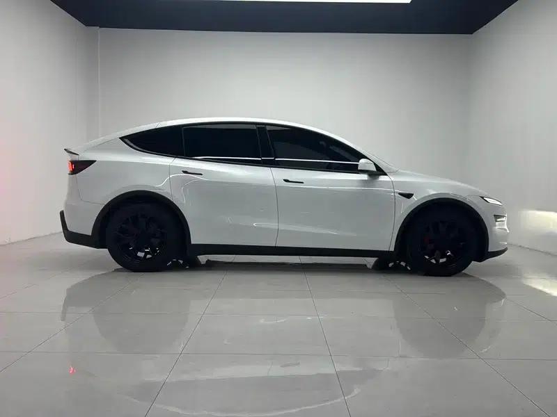 Model Y L 2026 Standard Edition — миниатюра 8