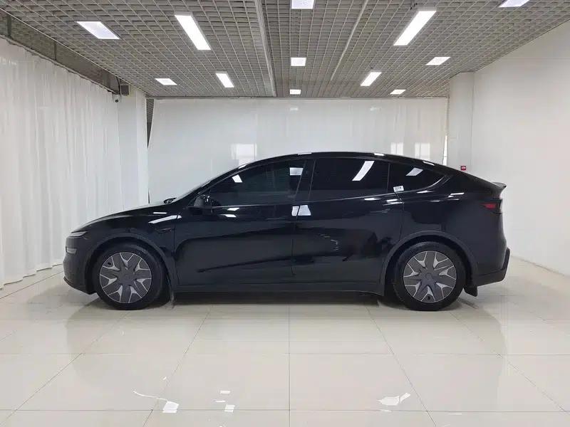 Model Y L 2026 Standard Edition — миниатюра 4