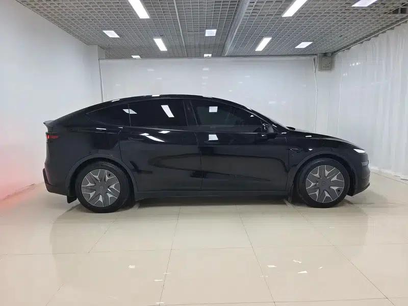 Model Y L 2026 Standard Edition — миниатюра 8