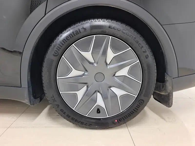 Model Y L 2026 Standard Edition — миниатюра 9