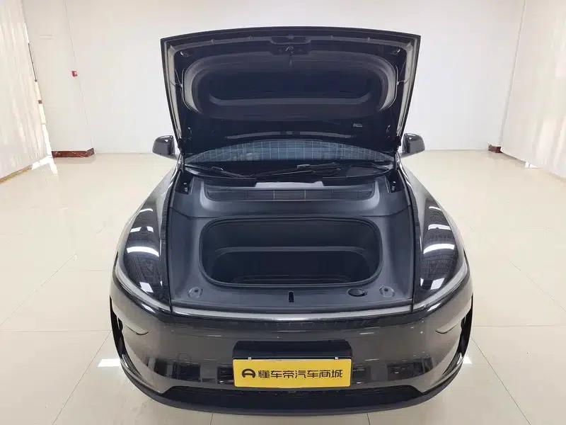 Model Y L 2026 Standard Edition — миниатюра 10