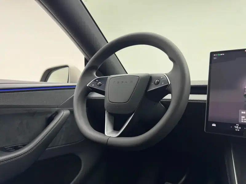 Model Y L 2026 Standard Edition — миниатюра 16