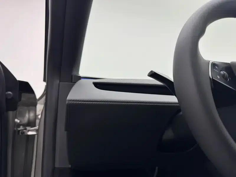 Model Y L 2026 Standard Edition — миниатюра 18