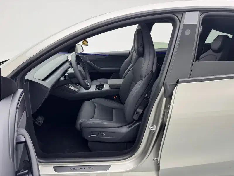 Model Y L 2026 Standard Edition — миниатюра 19