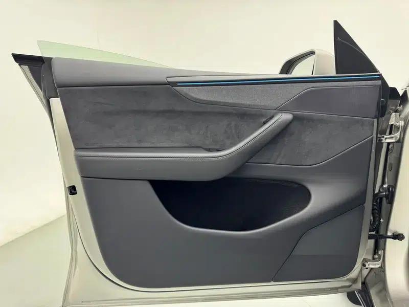 Model Y L 2026 Standard Edition — миниатюра 25