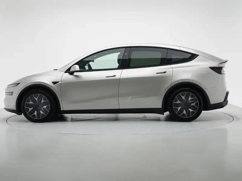 Model Y L 2026 Standard Edition — миниатюра 4