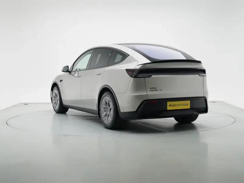 Model Y L 2026 Standard Edition — миниатюра 5