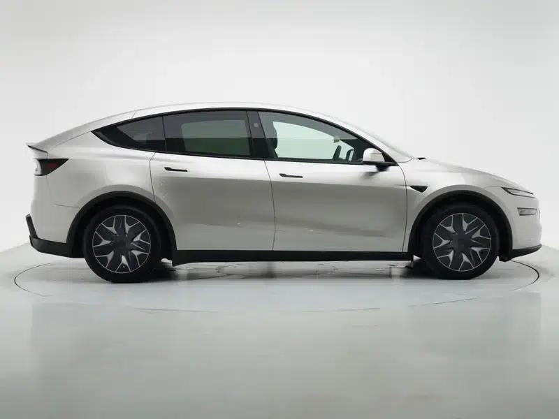 Model Y L 2026 Standard Edition — миниатюра 8
