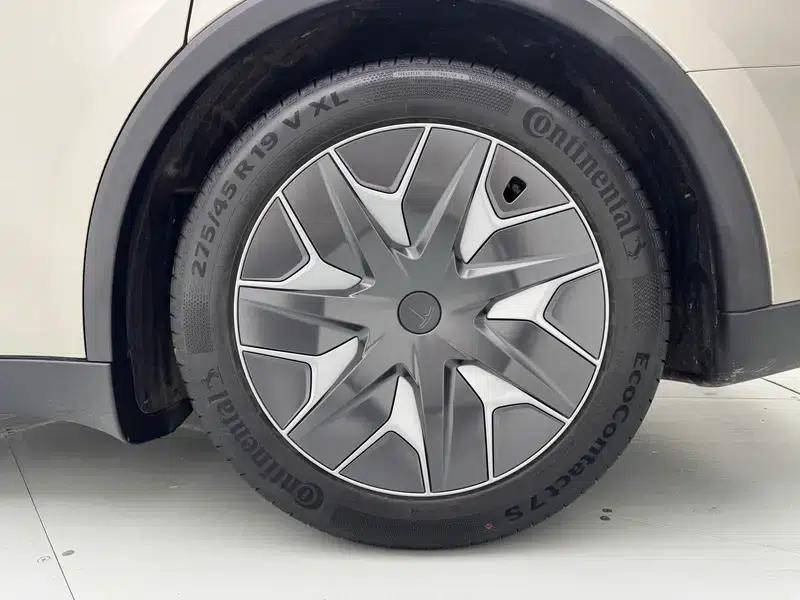 Model Y L 2026 Standard Edition — миниатюра 9