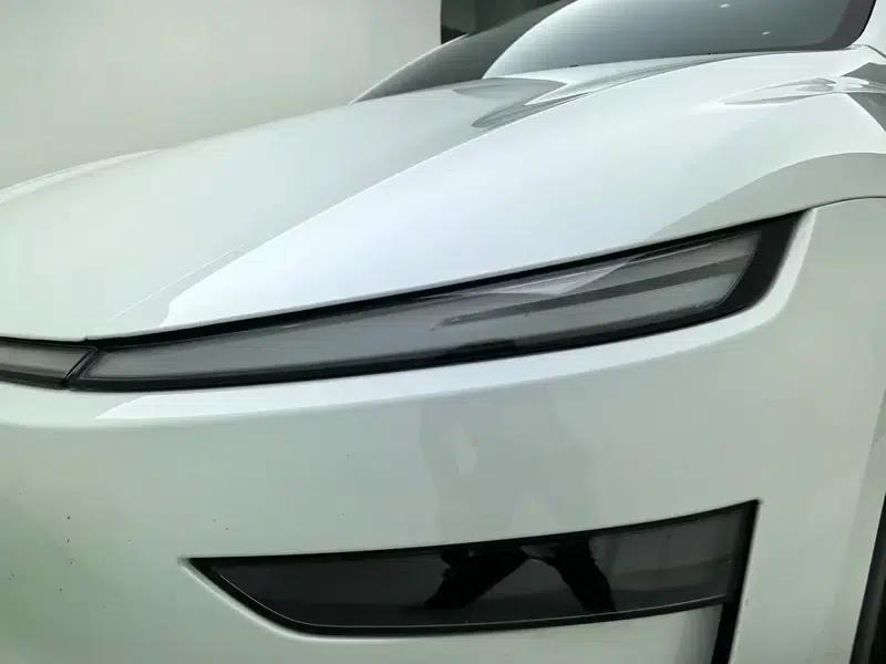 Model Y L 2026 Standard Edition — миниатюра 12