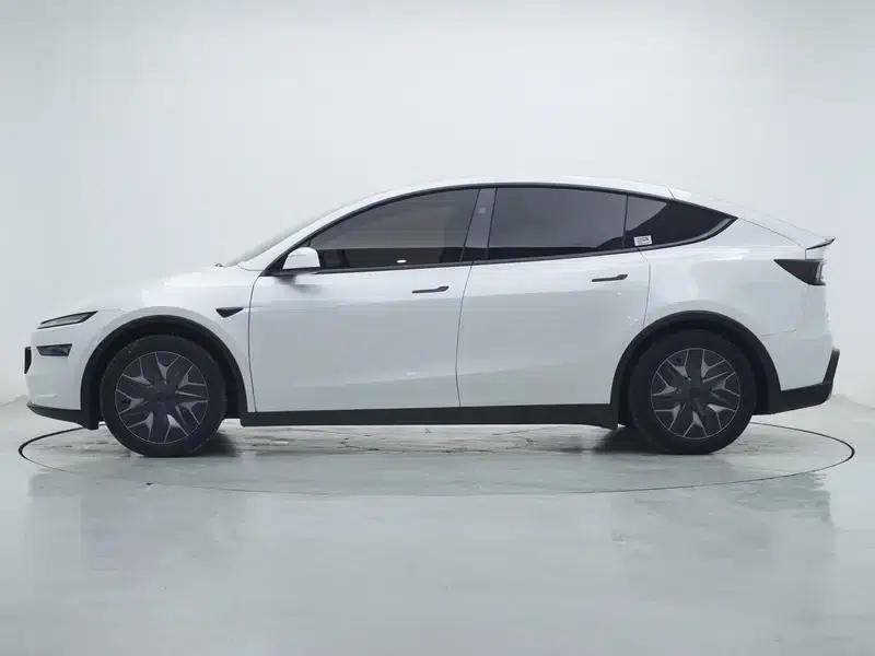 Model Y L 2026 Standard Edition — миниатюра 4