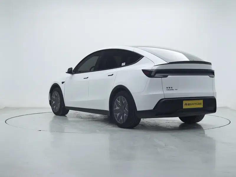 Model Y L 2026 Standard Edition — миниатюра 5