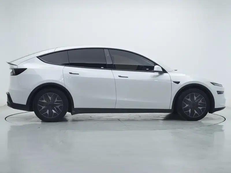 Model Y L 2026 Standard Edition — миниатюра 8