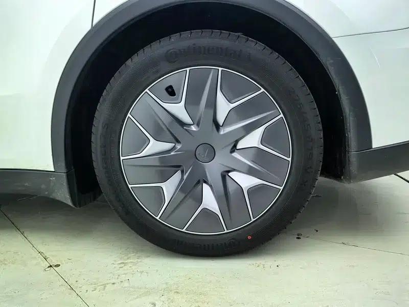 Model Y L 2026 Standard Edition — миниатюра 9