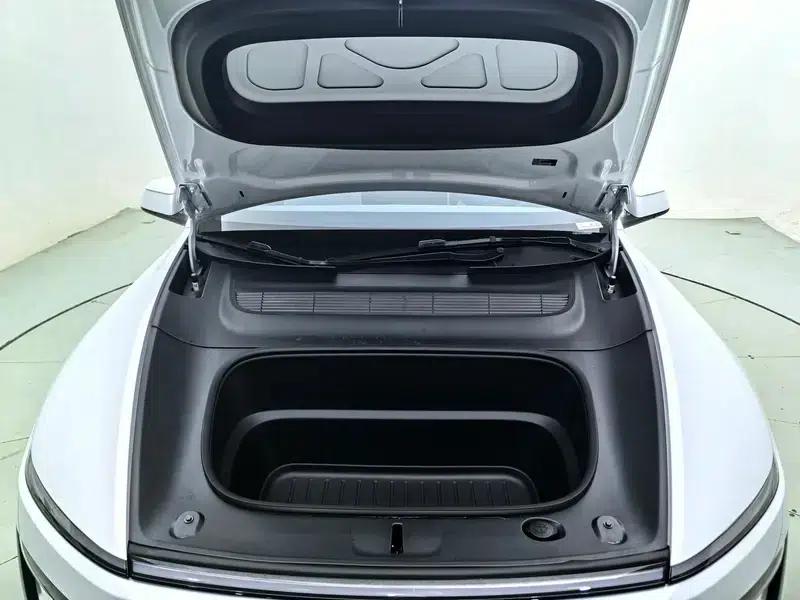 Model Y L 2026 Standard Edition — миниатюра 10