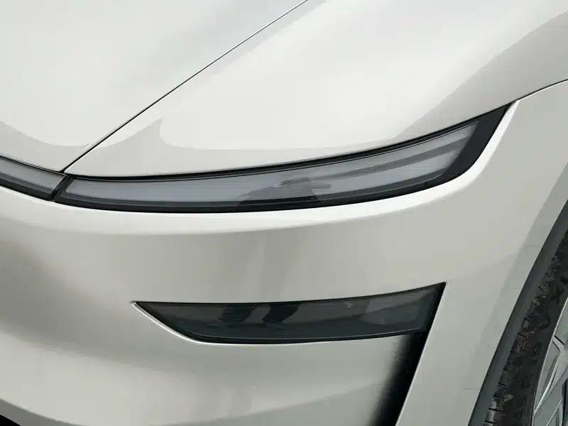 Model Y L 2026 Standard Edition — миниатюра 12