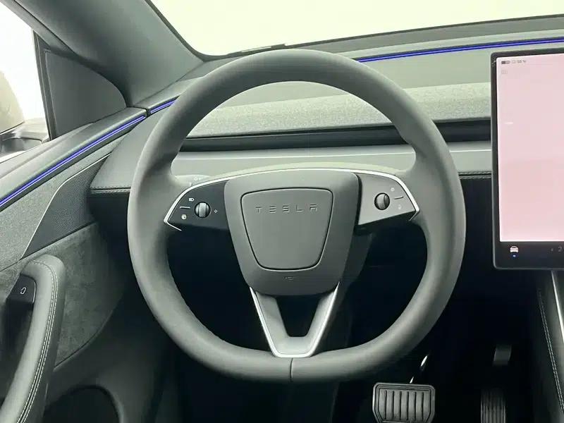 Model Y L 2026 Standard Edition — миниатюра 17