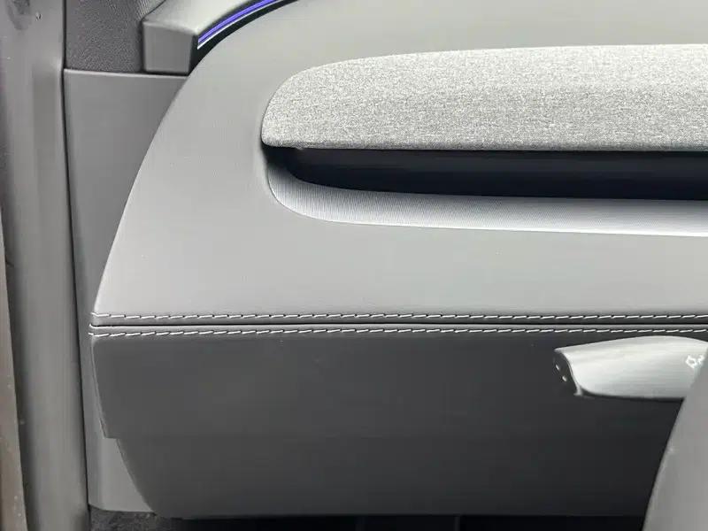 Model Y L 2026 Standard Edition — миниатюра 19