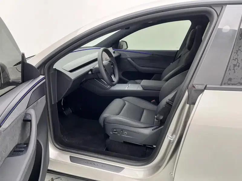 Model Y L 2026 Standard Edition — миниатюра 20