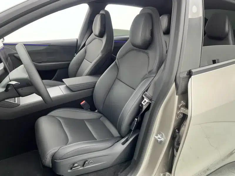 Model Y L 2026 Standard Edition — миниатюра 21