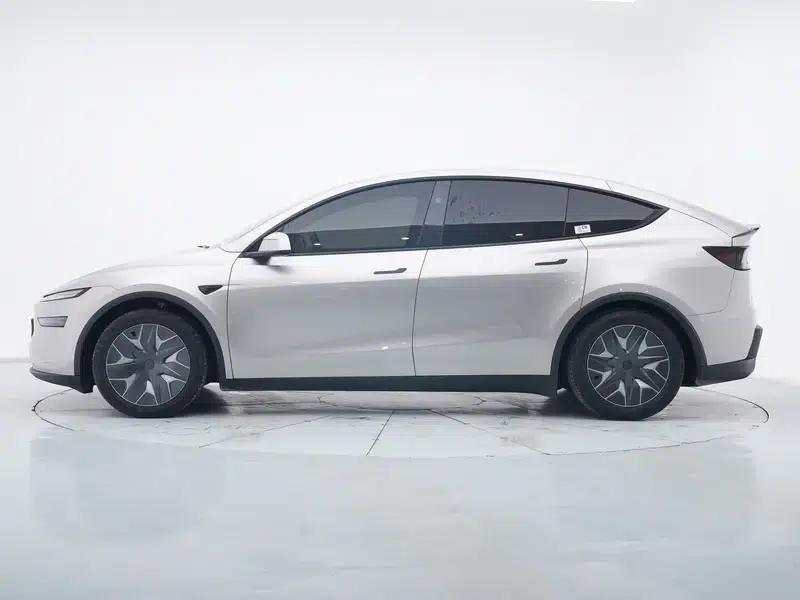 Model Y L 2026 Standard Edition — миниатюра 4